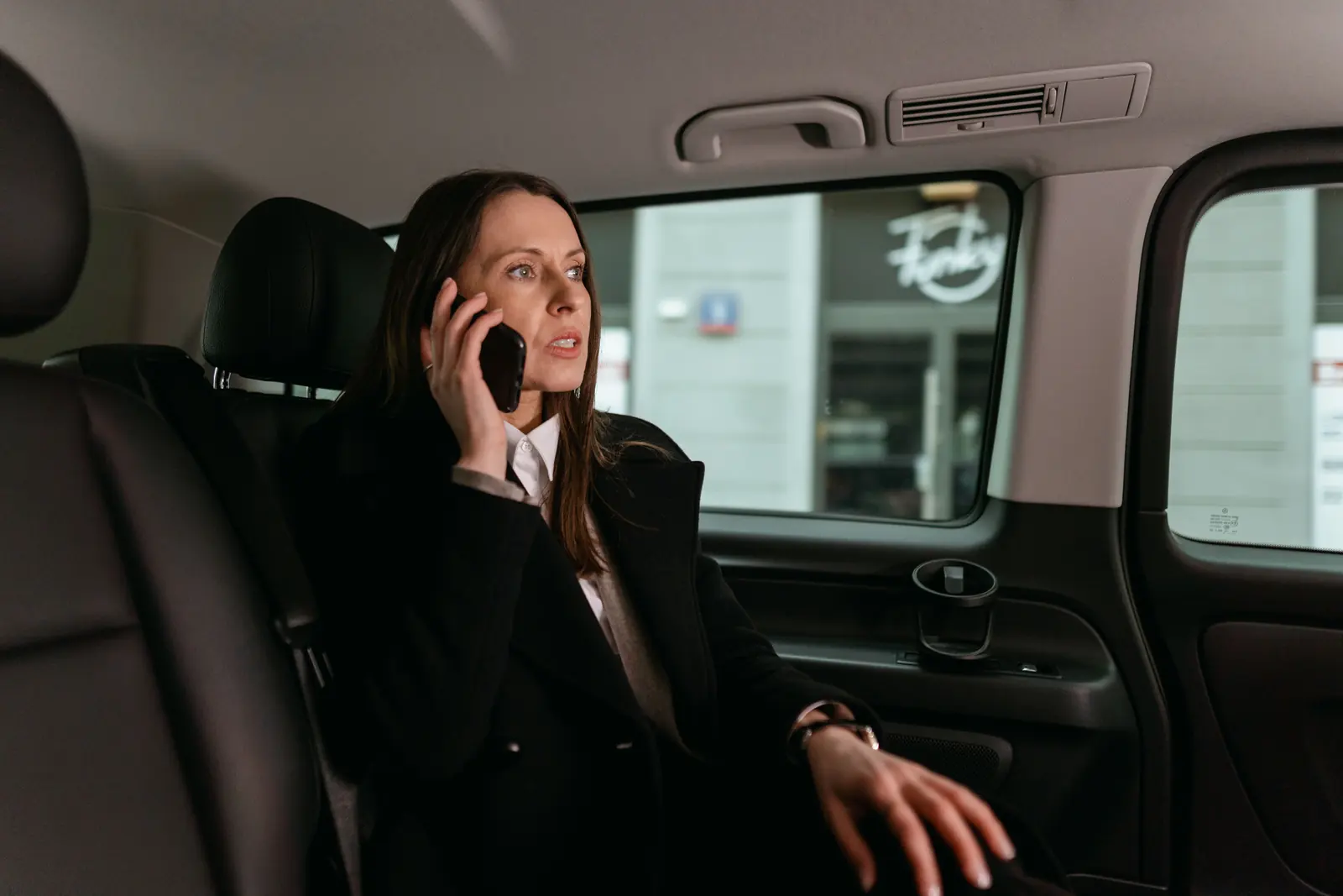 Interior em couro do sedan executivo